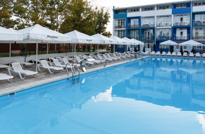 Отдых в открытом бассейне